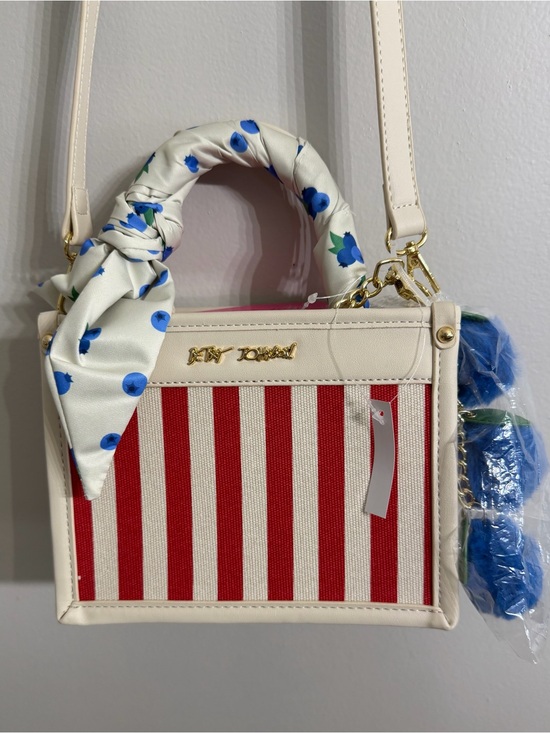 Betsey Johnson Handbags - *NWT* Betsey Johnson Purse XO Lucy Satchel Crossbody Bag